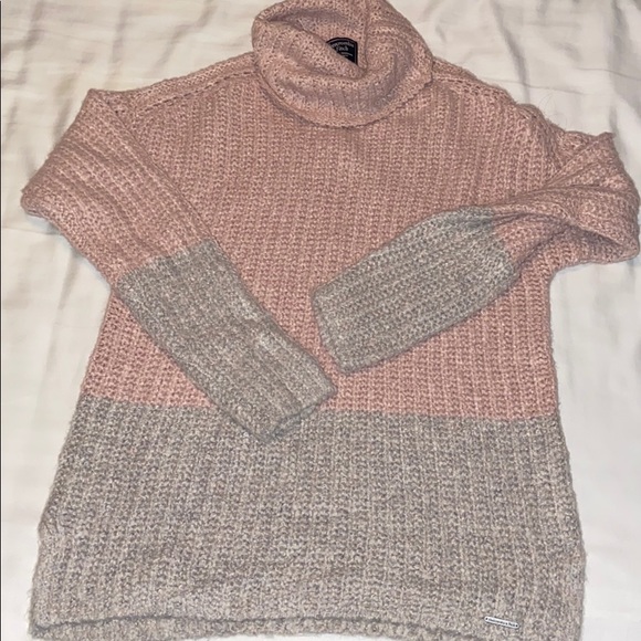 Abercrombie Two Tone Turtleneck Sweater - Picture 1 of 3